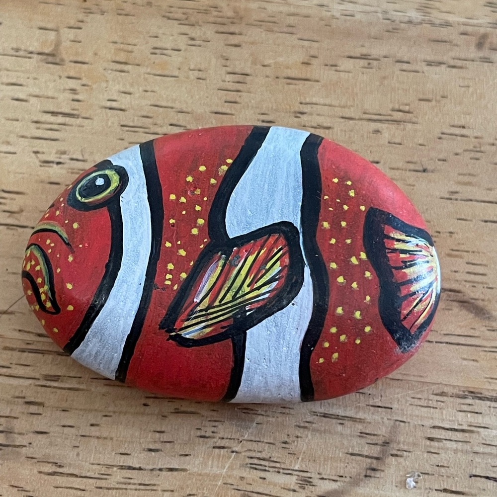 Hand crafted painted clownfish rock orange white yellow black dotted 1.5x3 inch - Picture 6 of 9